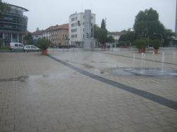 Bahnhofsvorplatz Kehl: Regen seit Stunden