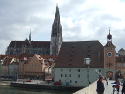 Steinerne Brcke mit Blick auf Dom, Regensburg