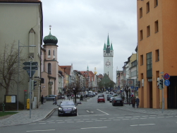 hier links in die schne Innenstadt von Straubing