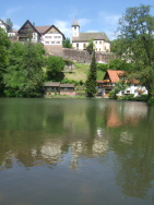 mit See, Kirche und Schlossanstzen